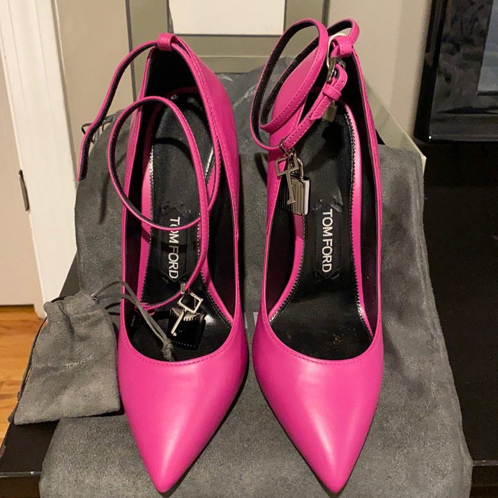 Tom Ford Padlock Pump Fuschia